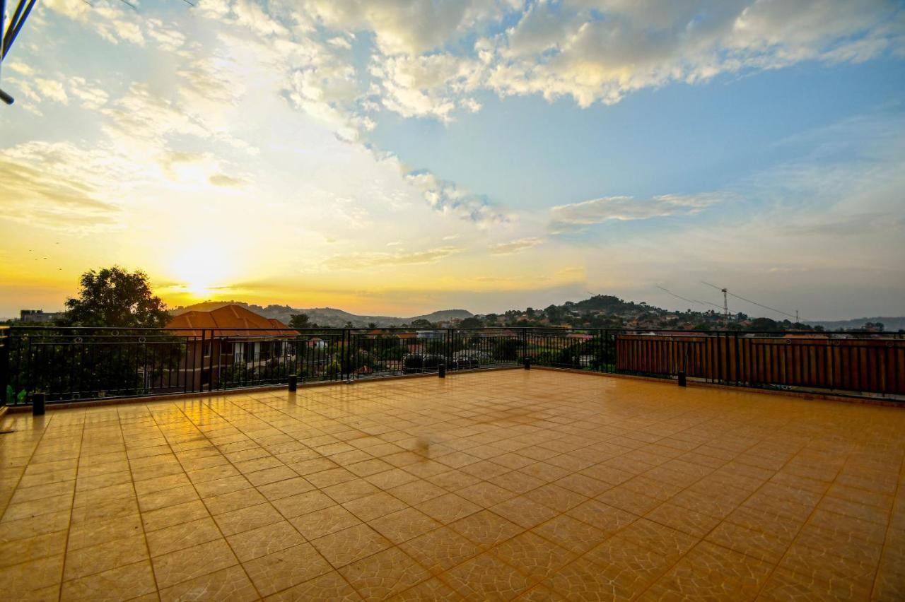 Peace Of Mind Suites 恩德培 外观 照片
