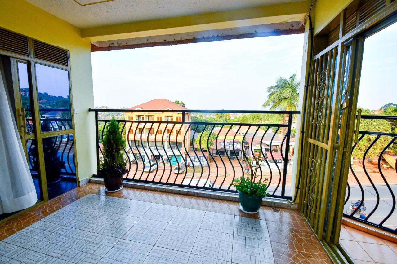 Peace Of Mind Suites 恩德培 外观 照片